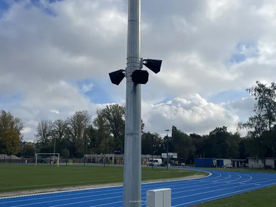 Zestaw nagłośnienia boiska sportowego  8 szt TOA CS-761BS 1 szt  TOA MA-725F-EB Wielokanałowy system matrycujący 4 wejścia liniowe stereo