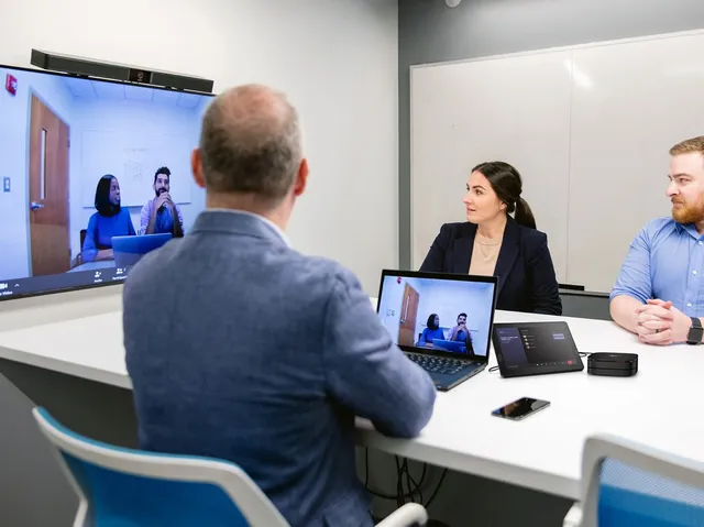 Bose zwiększa dostępność urządzenia konferencyjnego Videobar VB1 All-in-One USB Podkreśla Barco Alliance